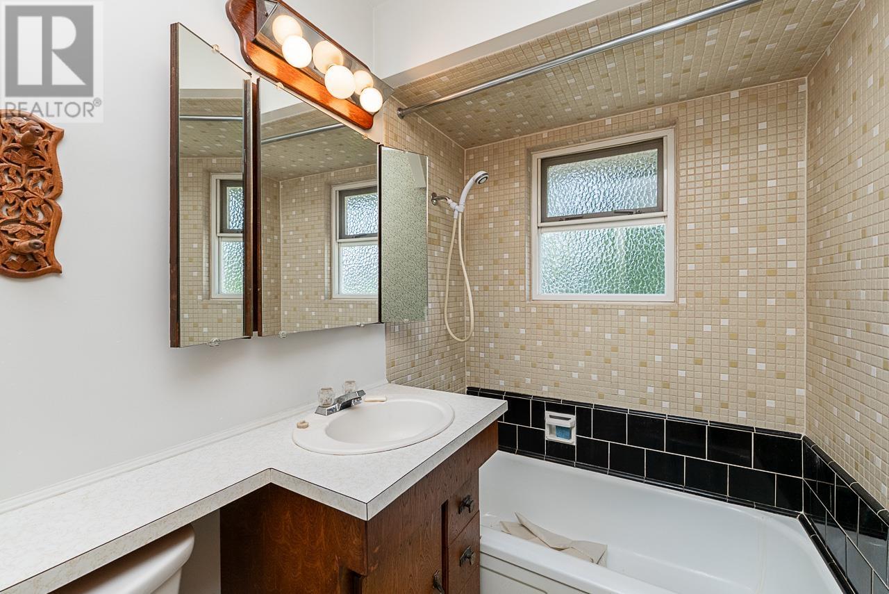 Photo 14 of 614 Chapman Avenue, Coquitlam BC