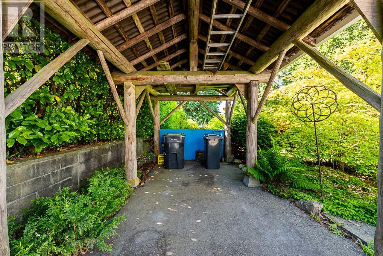 Photo 10 of 614 Chapman Avenue, Coquitlam BC