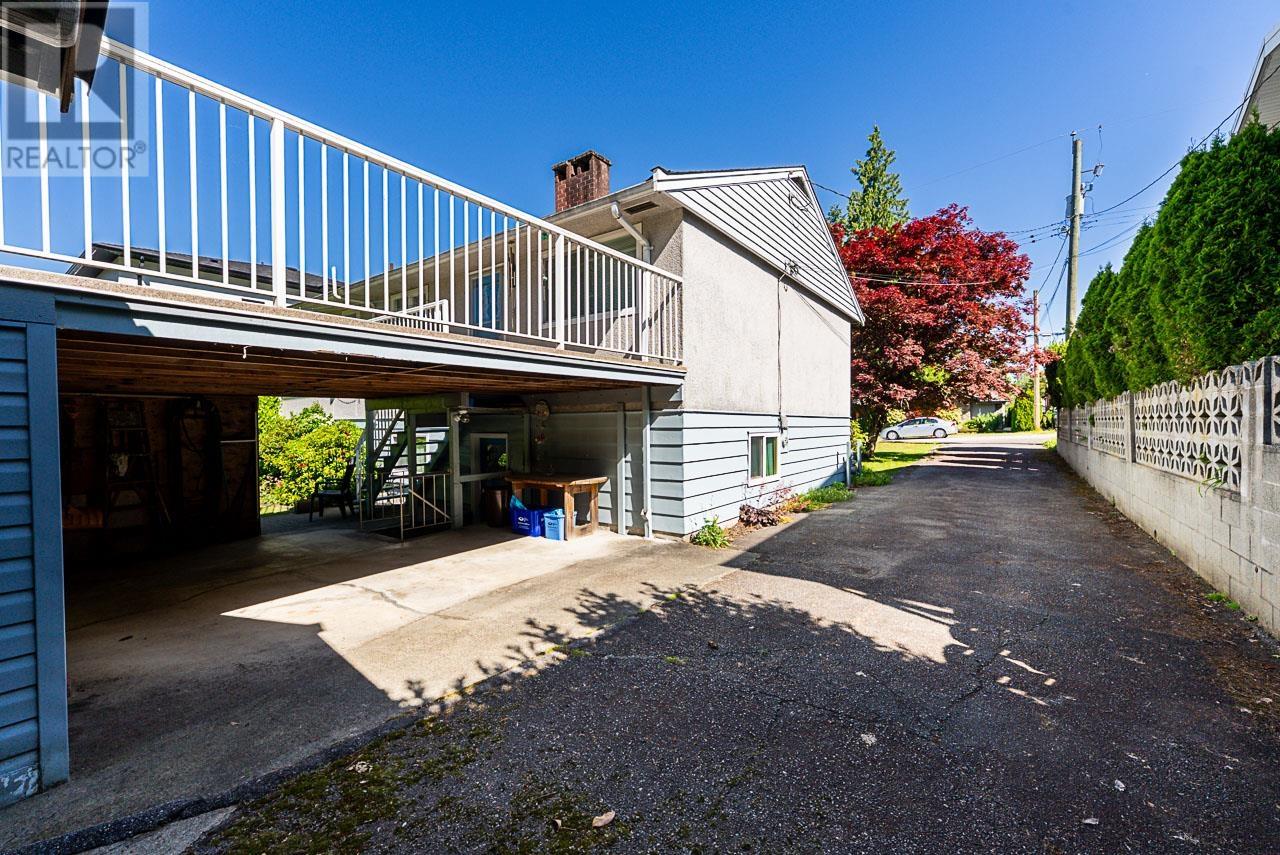 Photo 4 of 614 Chapman Avenue, Coquitlam BC