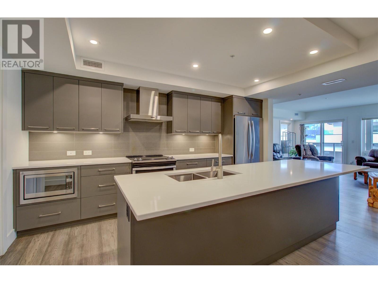 Photo 9 of 131 Harbourfront Drive Ne Unit 202, Salmon Arm BC