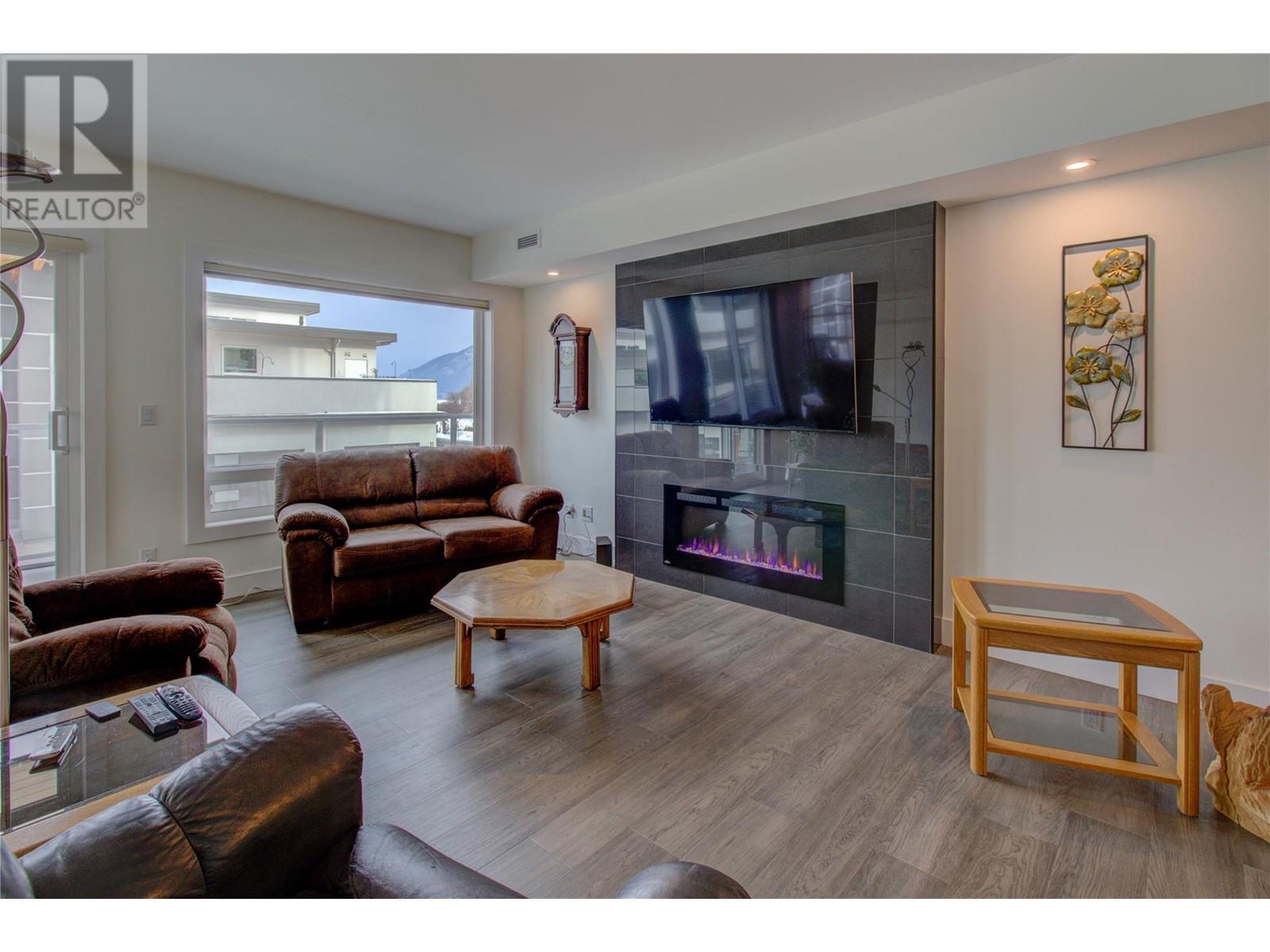 Photo 15 of 131 Harbourfront Drive Ne Unit 202, Salmon Arm BC