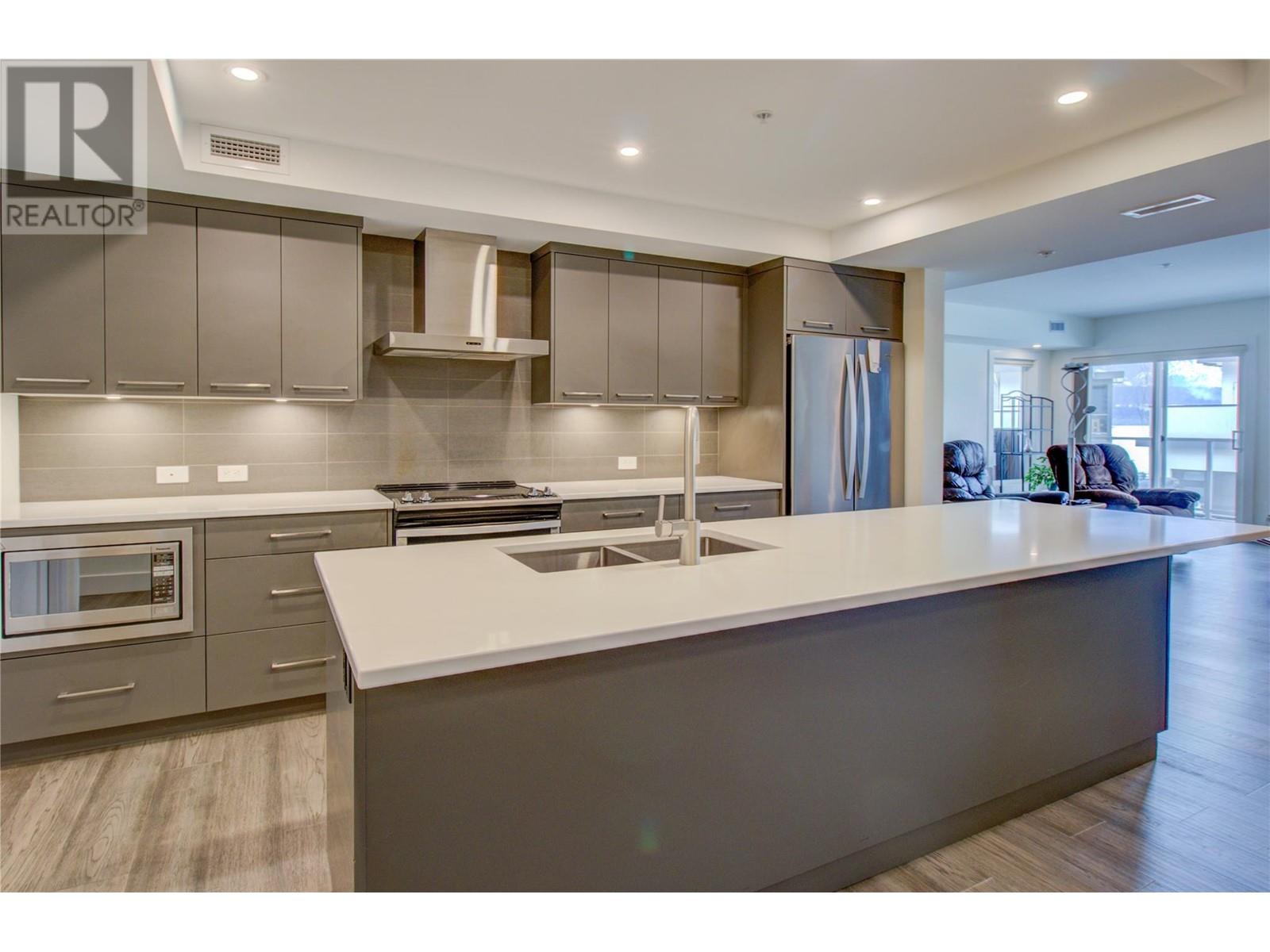Photo 7 of 131 Harbourfront Drive Ne Unit 202, Salmon Arm BC
