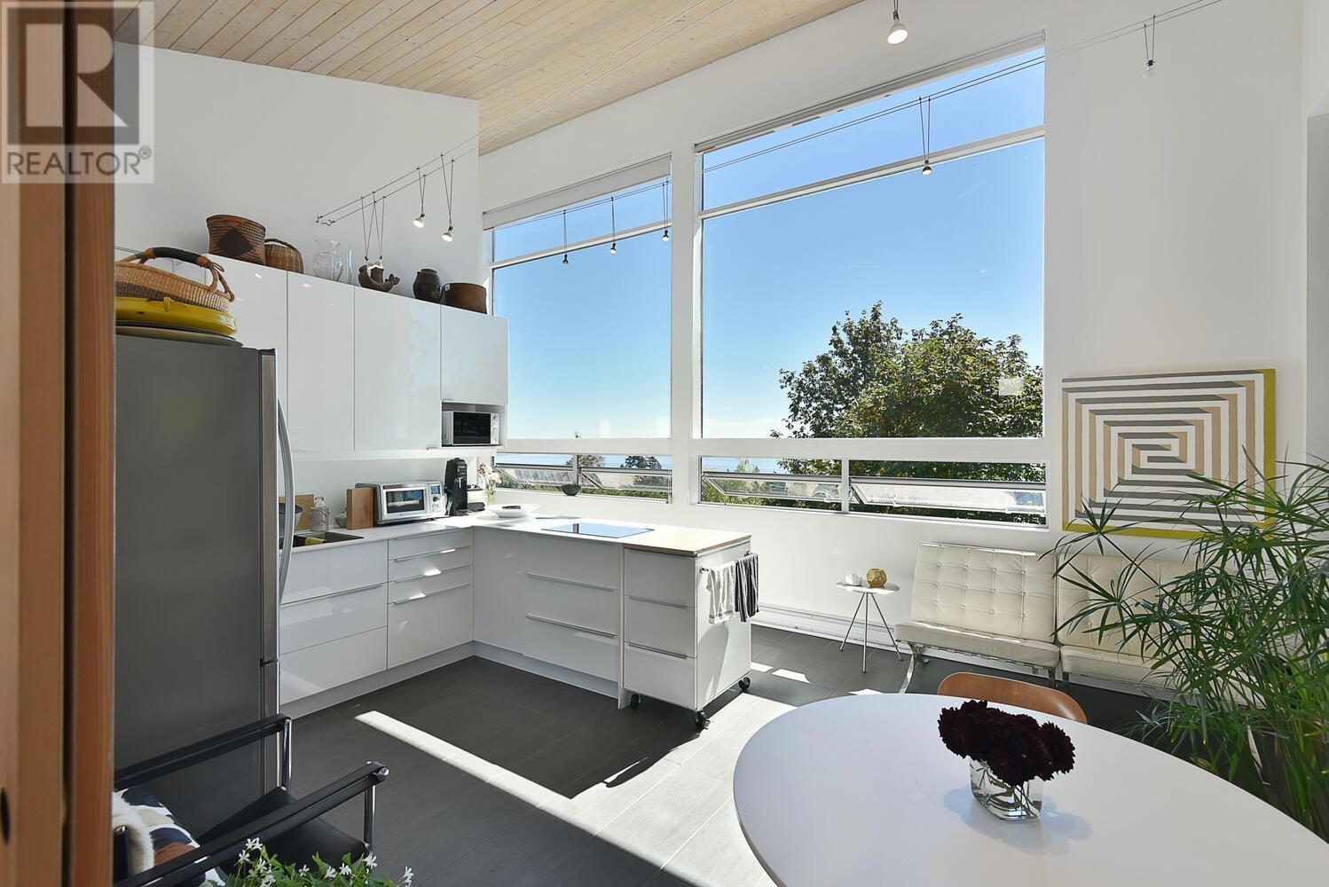 5550 NICKERSON ROAD, Sechelt