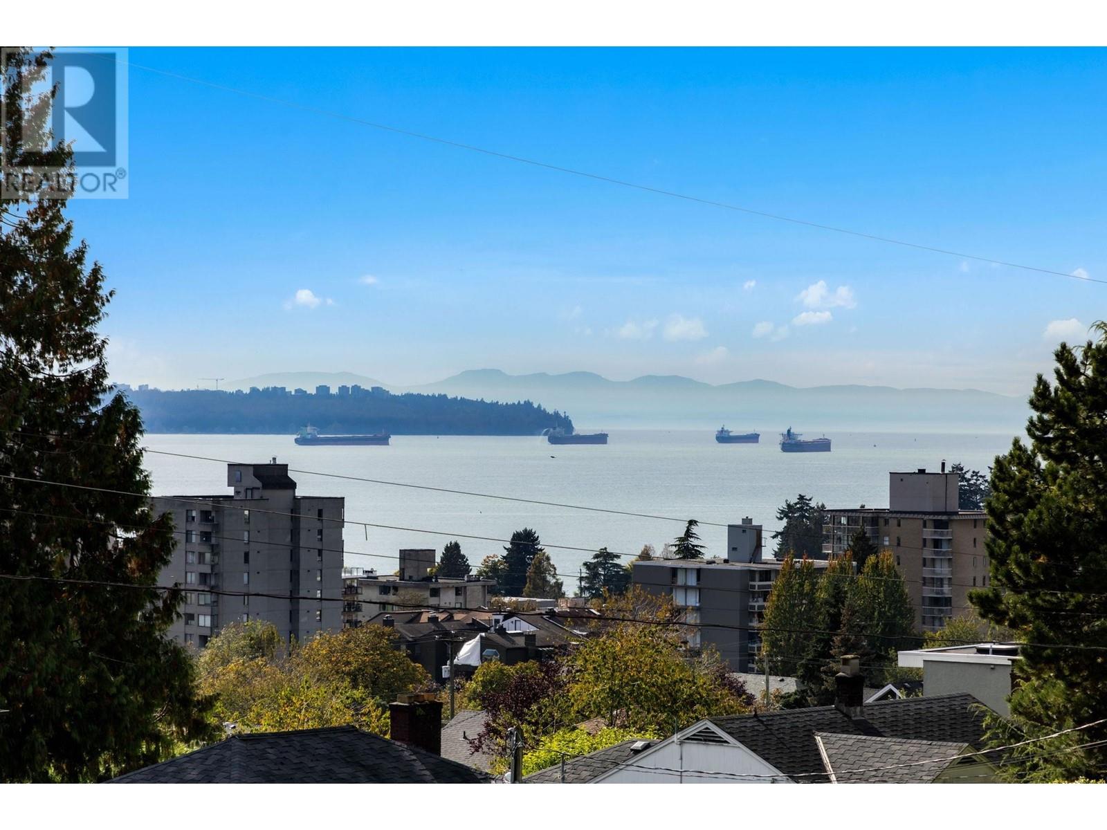 1197 FULTON AVENUE, West Vancouver
