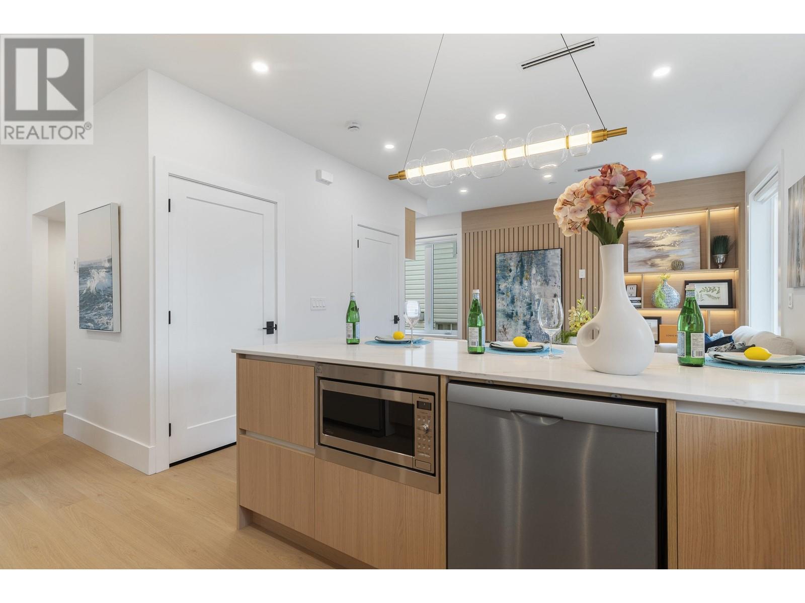 Photo 16 of 2 4257 Beatrice Street, Vancouver BC