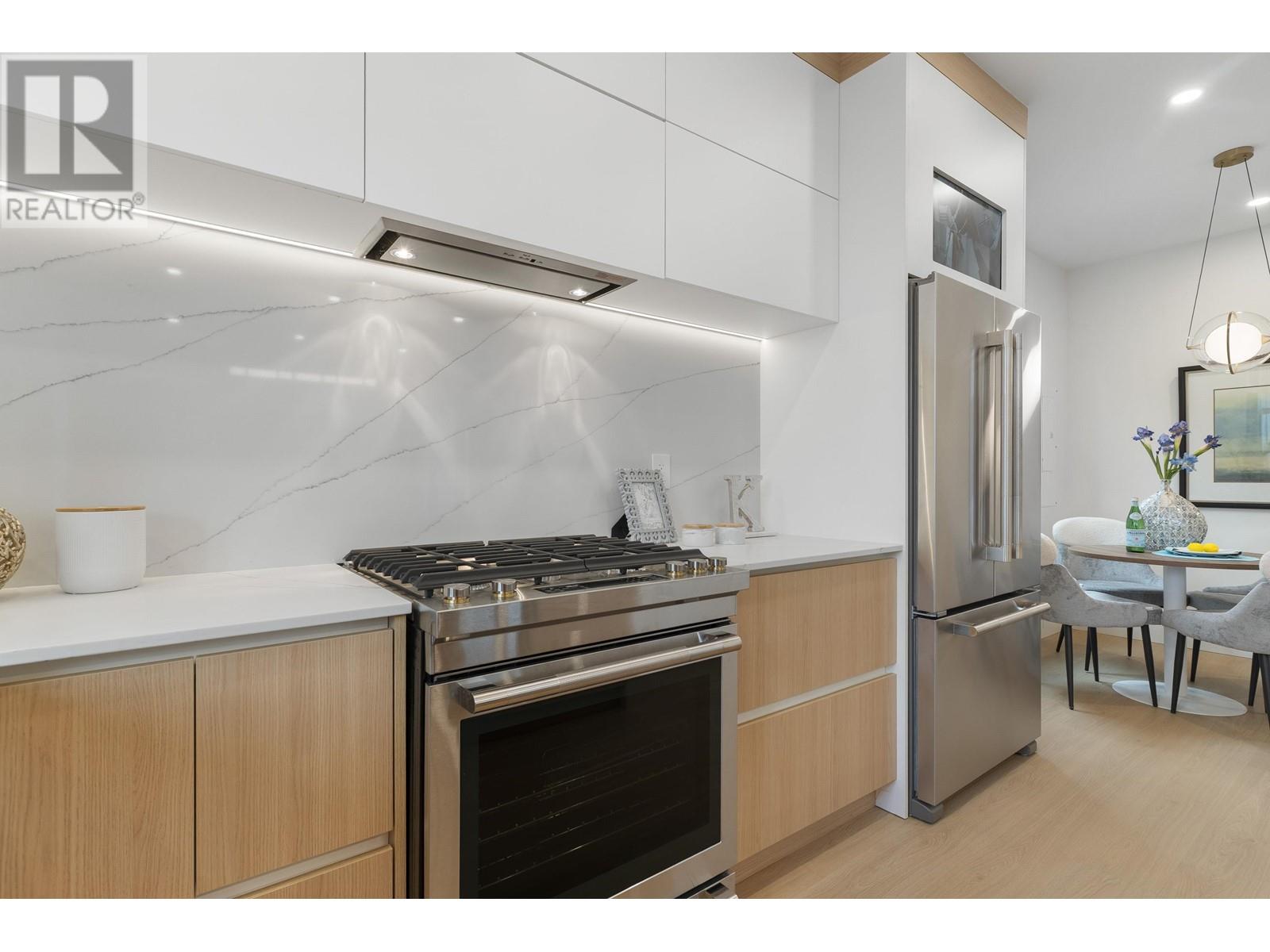 Photo 6 of 2 4257 Beatrice Street, Vancouver BC