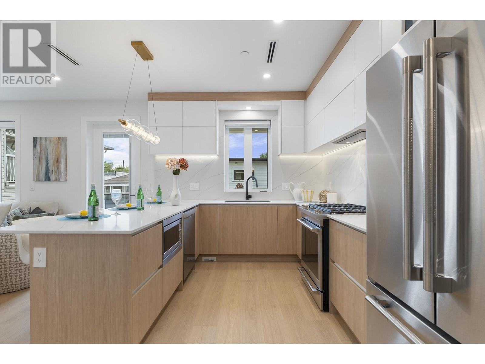Photo 13 of 2 4257 Beatrice Street, Vancouver BC