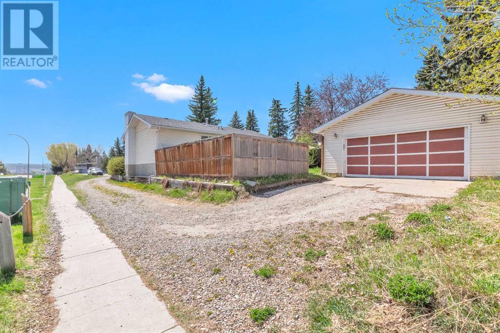 Single Family House Bungalow for Sale in  Dalrymple Crescent NW Dalhousie Calgary 