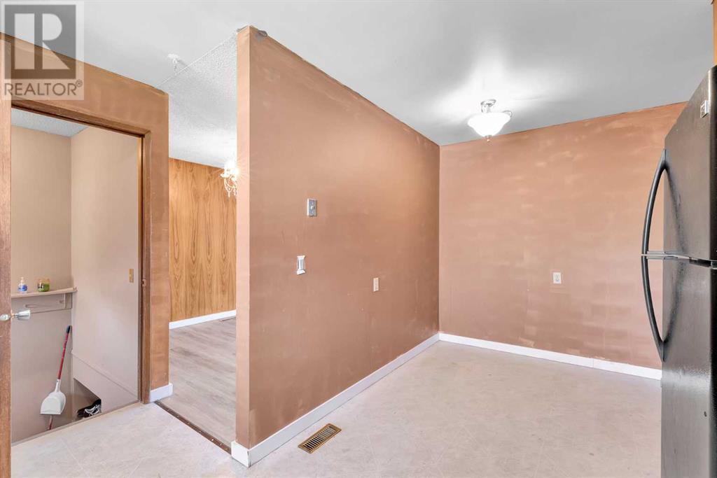 Single Family House Bungalow for Sale in  Dalrymple Crescent NW Dalhousie Calgary 