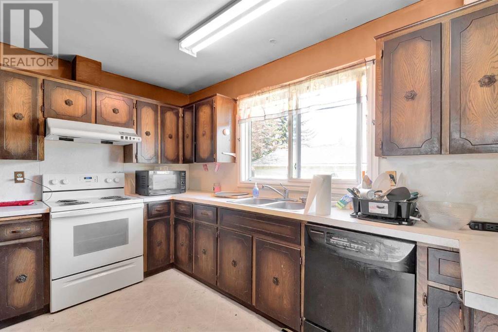 Single Family House Bungalow for Sale in  Dalrymple Crescent NW Dalhousie Calgary 