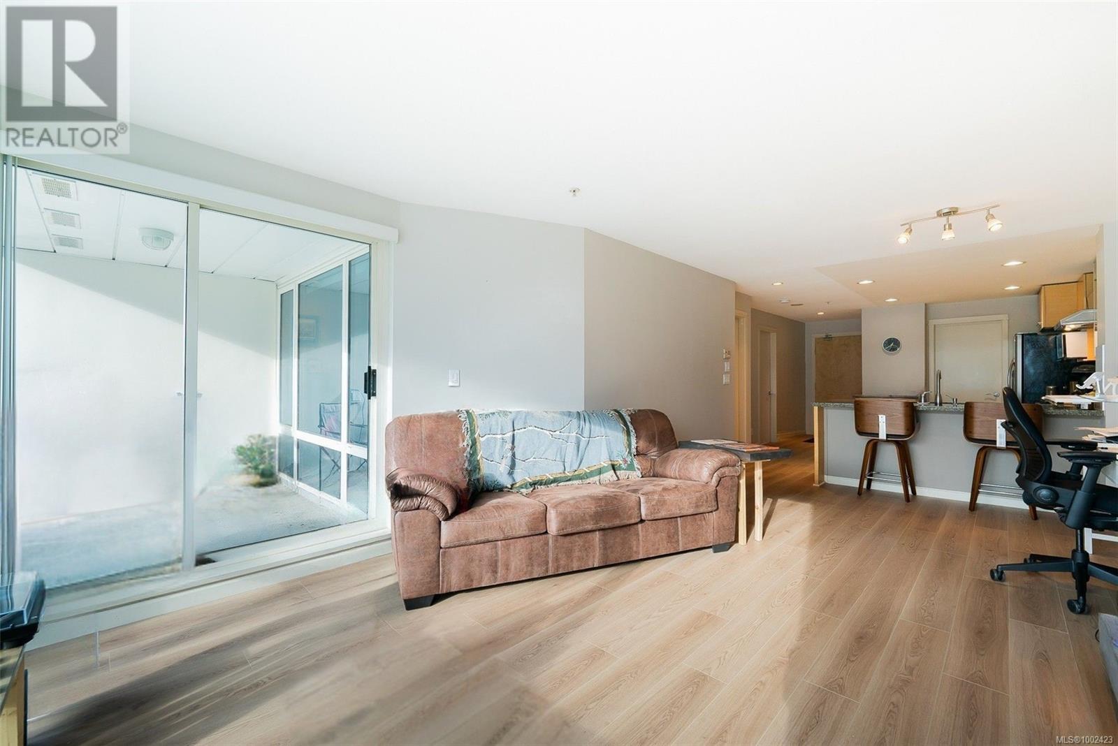 #208 38 FRONT ST - Image 18