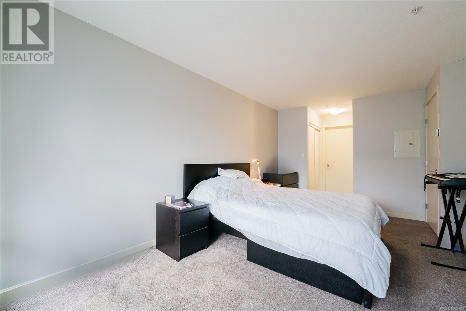 #208 38 FRONT ST - Image 40