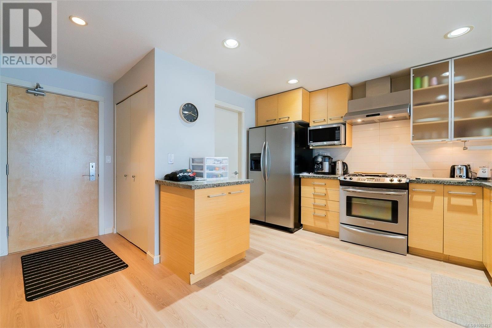 #208 38 FRONT ST - Image 6