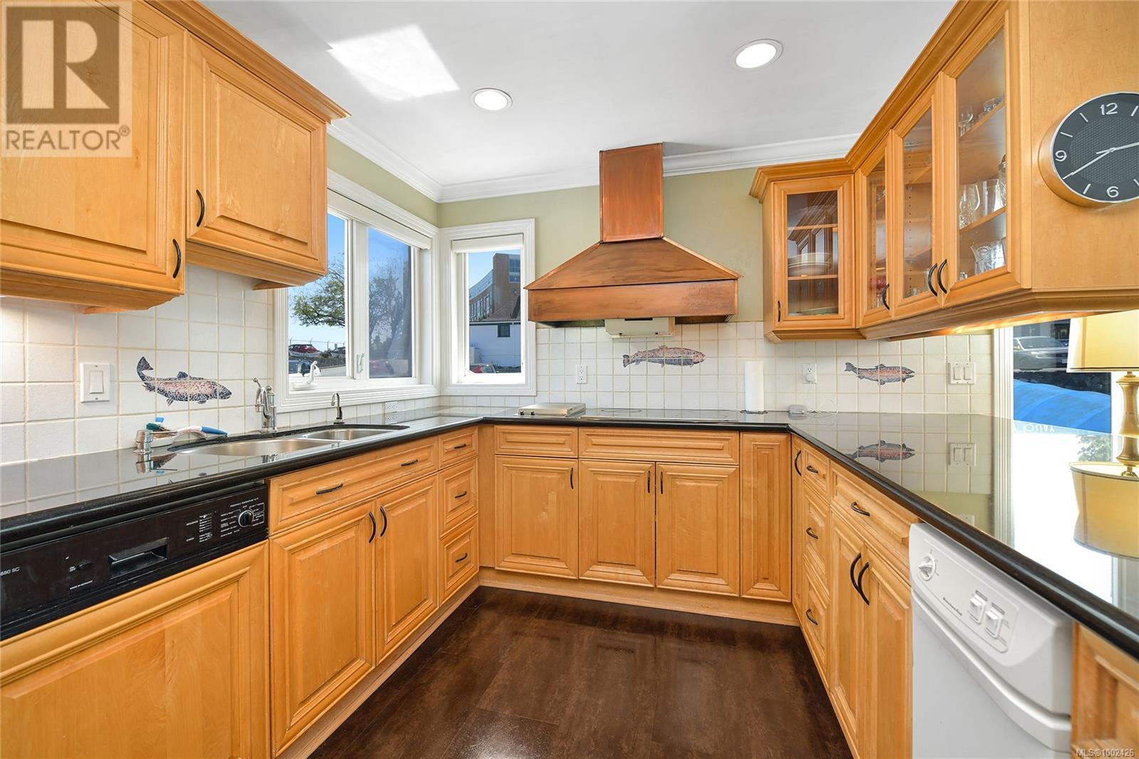 27 453 Head Street, Esquimalt