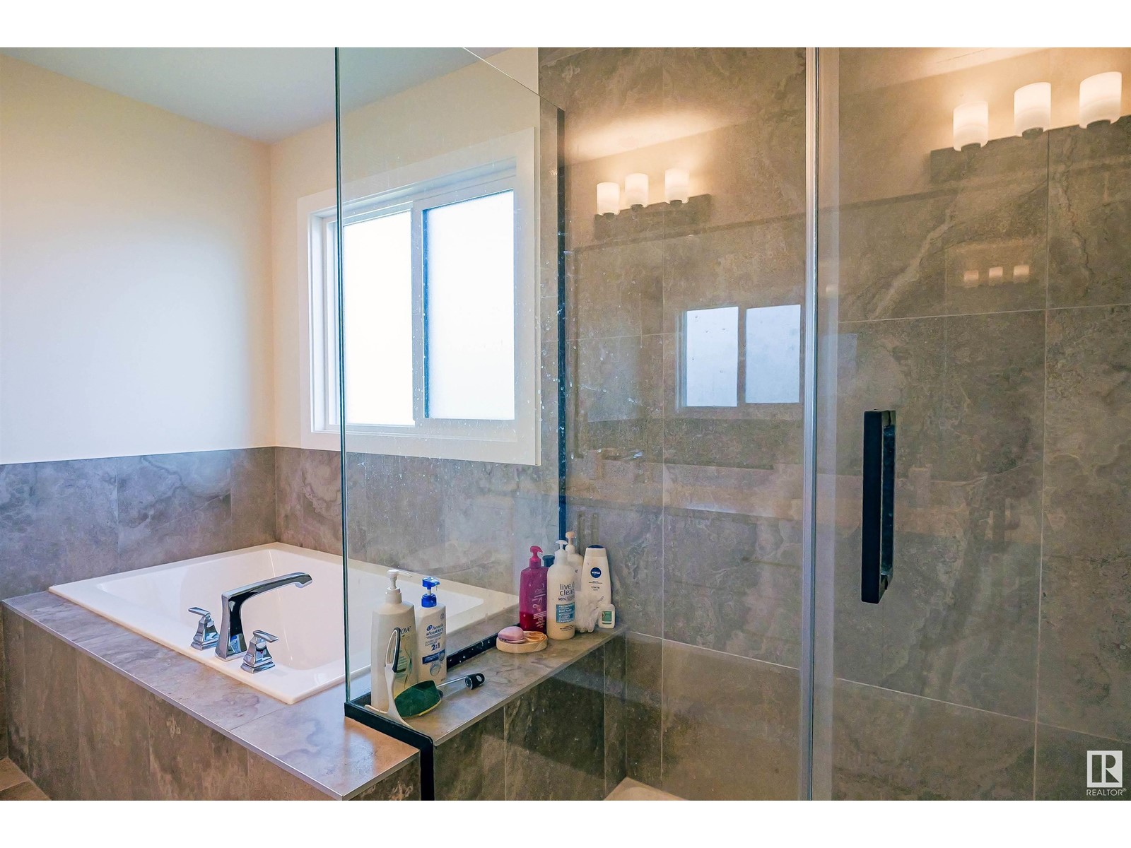 Photo 35 of 520 Bluff Ln, Leduc AB