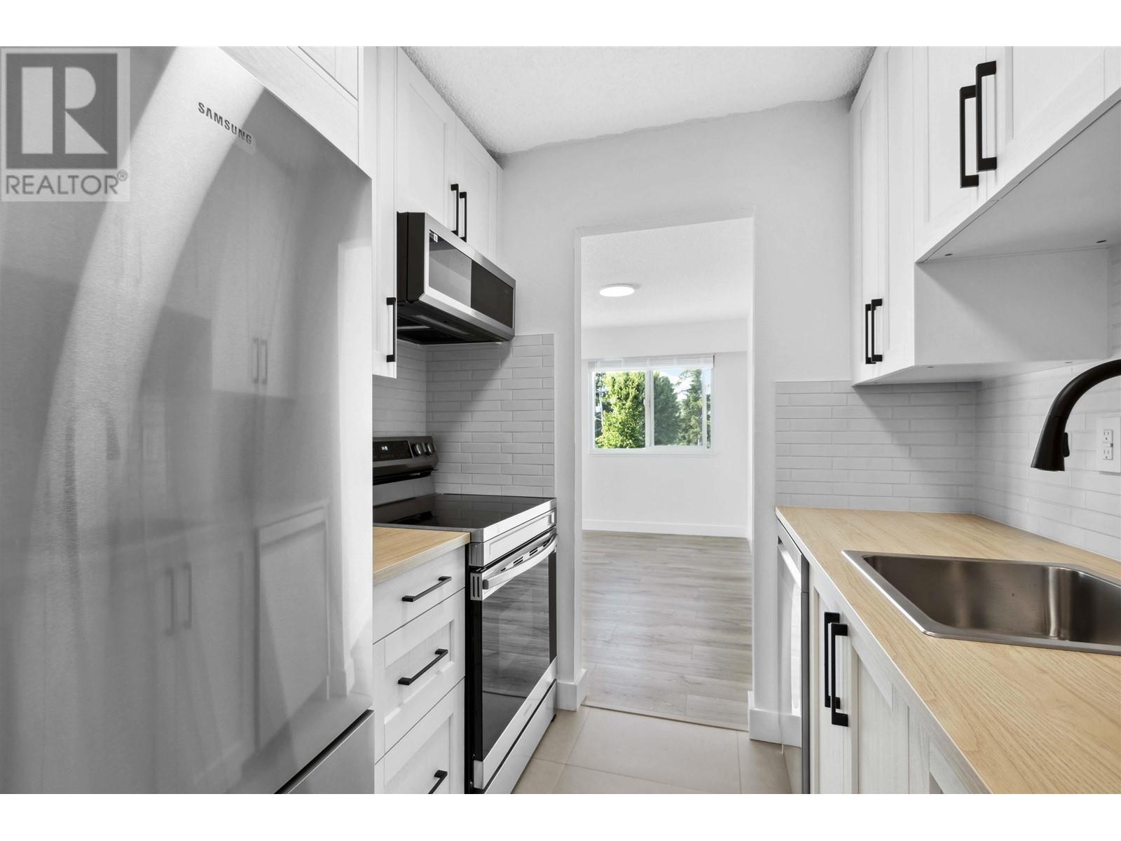 Photo 9 of 212 12096 222 Street, Maple Ridge BC