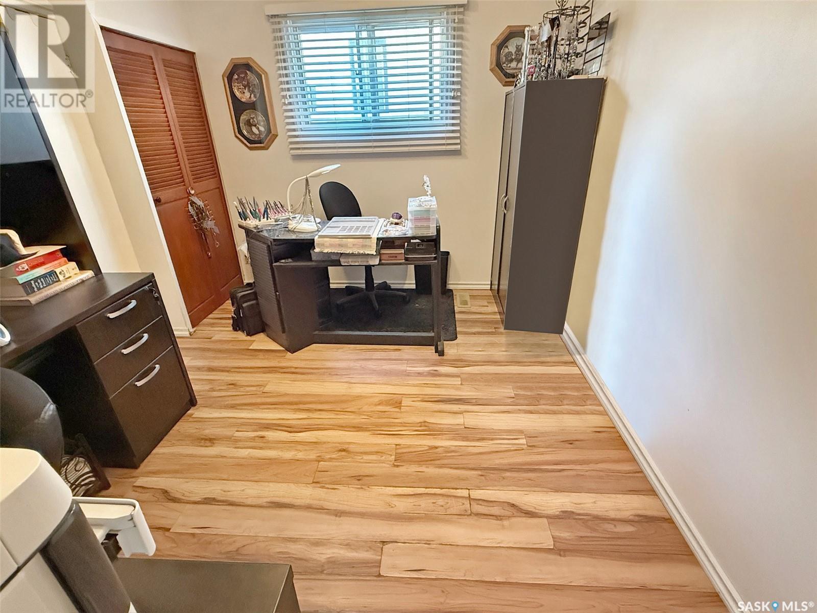 Single Family House 2 Level for Sale in  st AVENUE NW Swift Current 