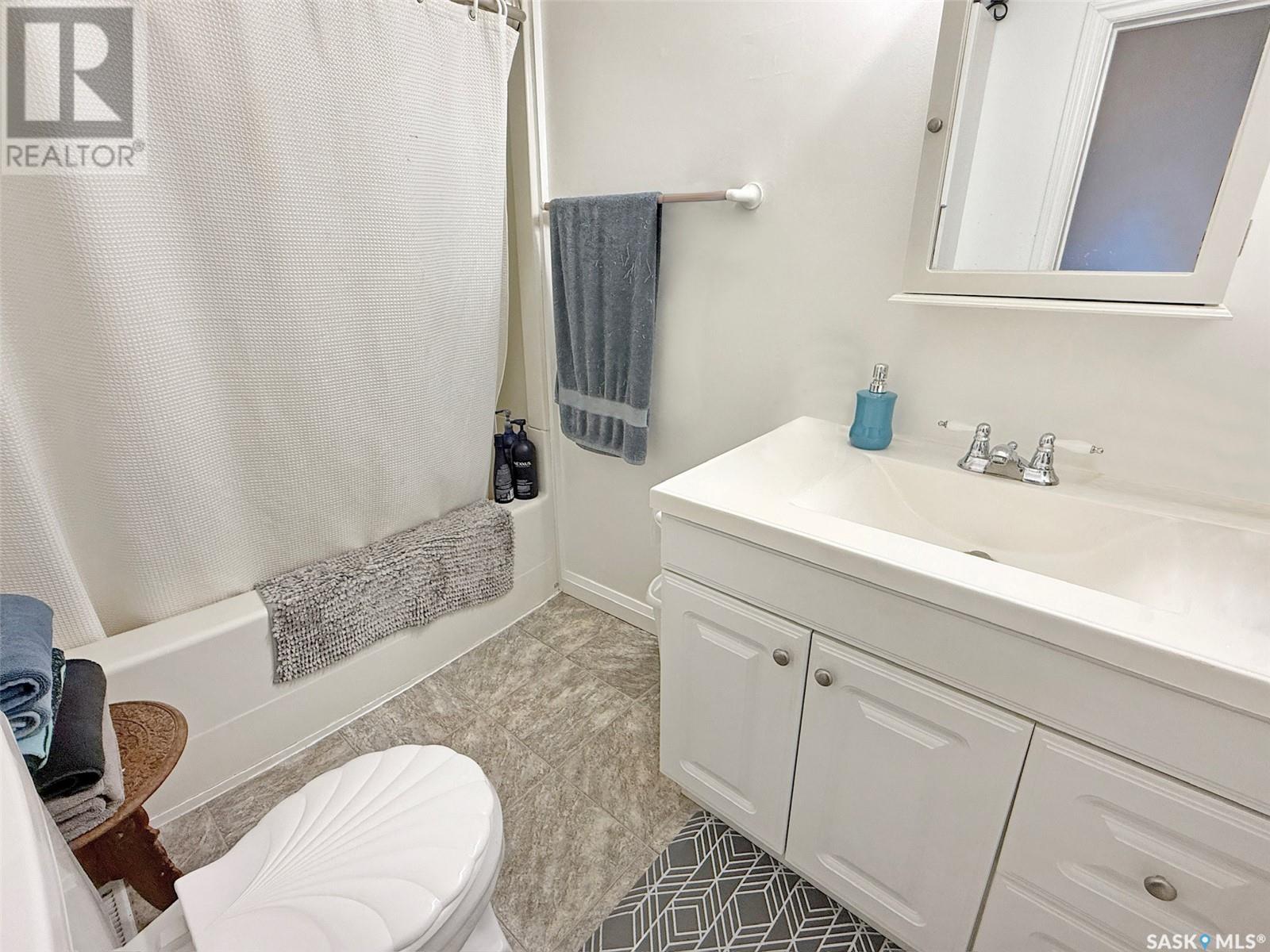 Single Family House 2 Level for Sale in  st AVENUE NW Swift Current 