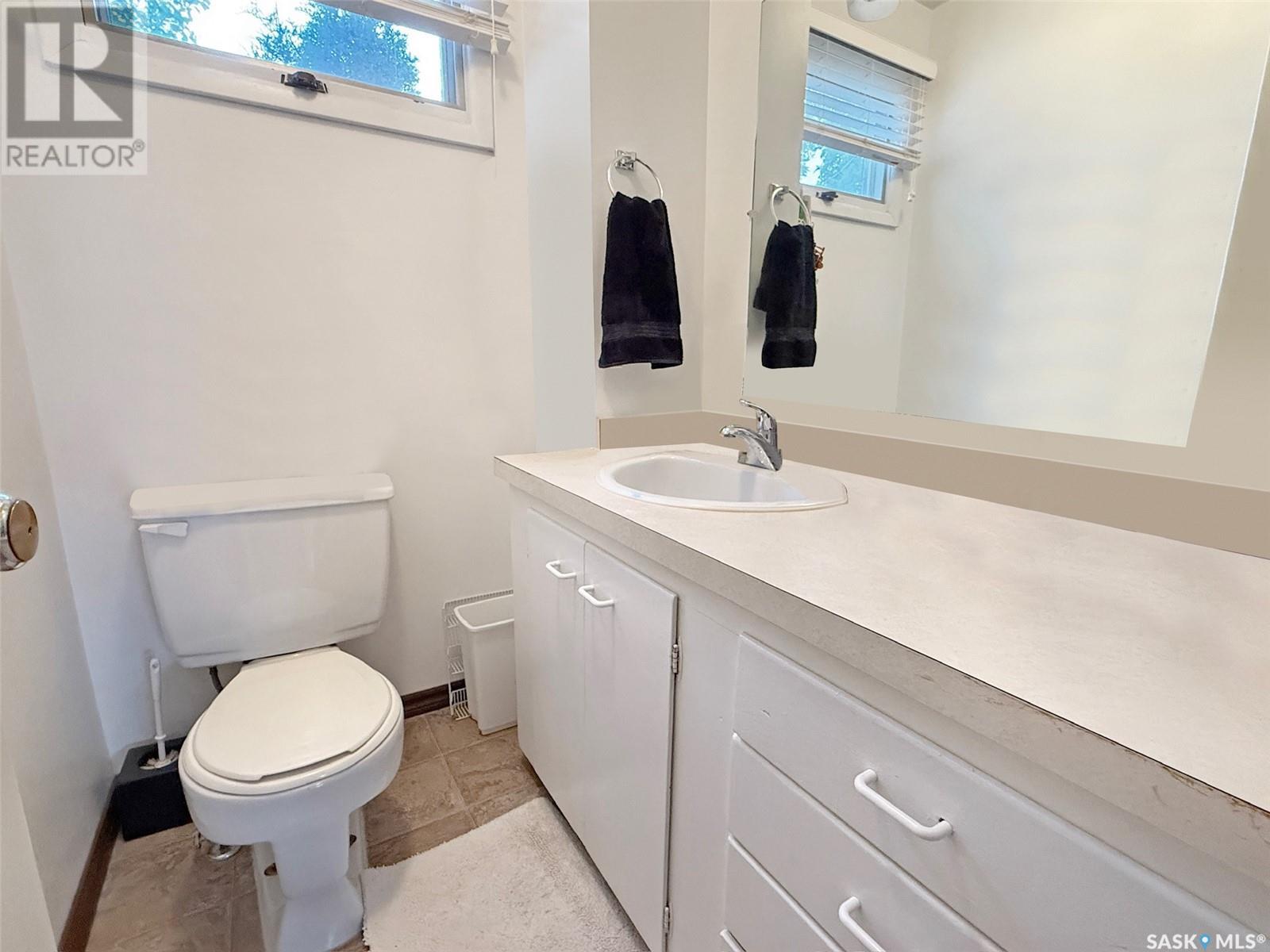 Single Family House 2 Level for Sale in  st AVENUE NW Swift Current 