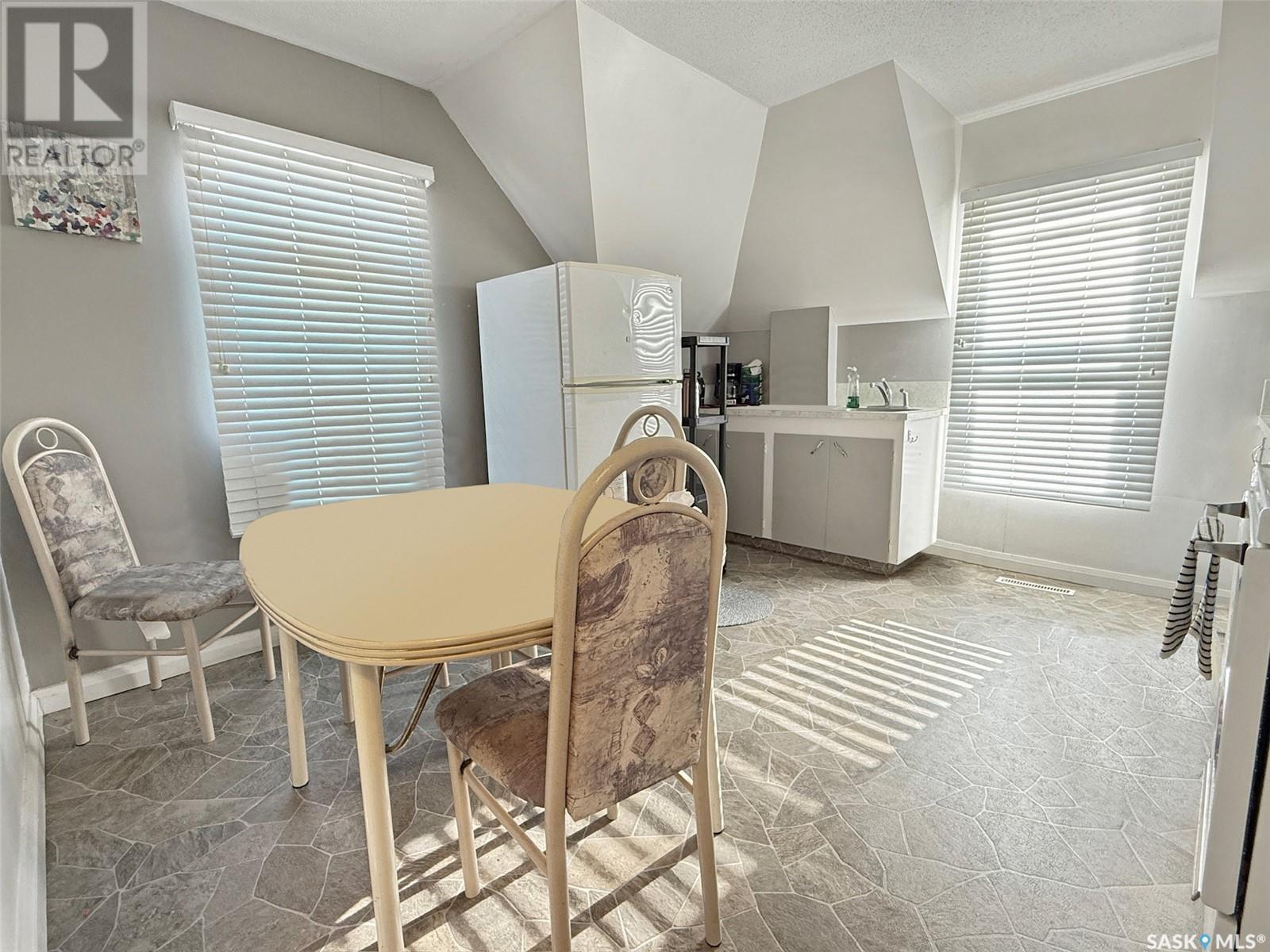 Single Family House 2 Level for Sale in  st AVENUE NW Swift Current 