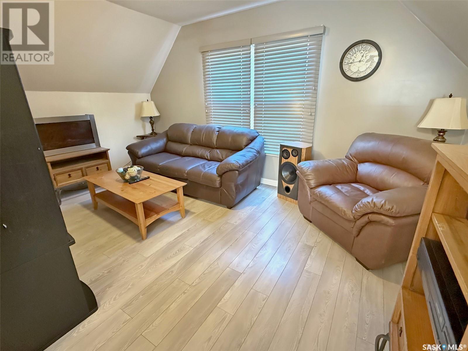 Single Family House 2 Level for Sale in  st AVENUE NW Swift Current 