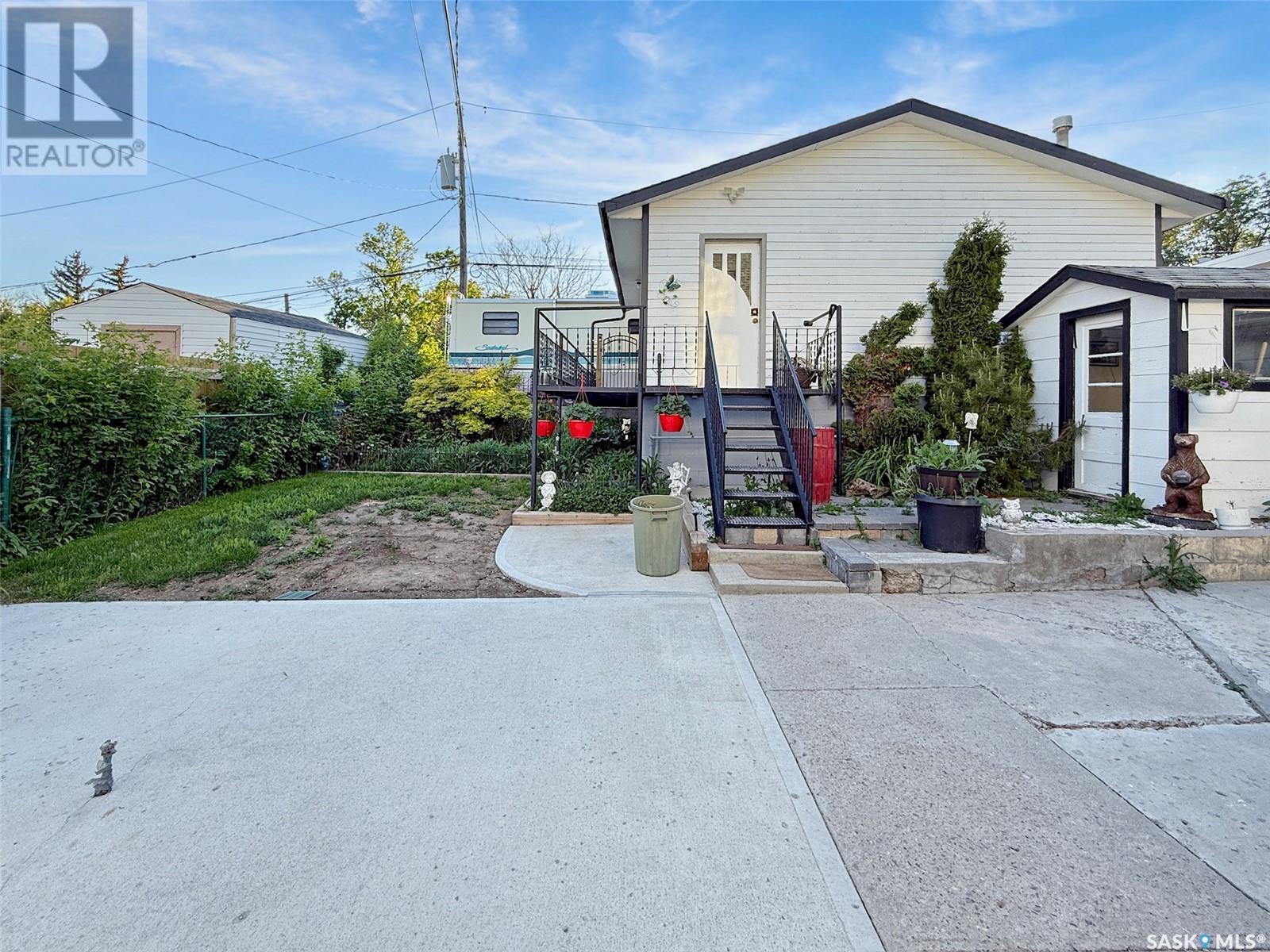 Single Family House 2 Level for Sale in  st AVENUE NW Swift Current 