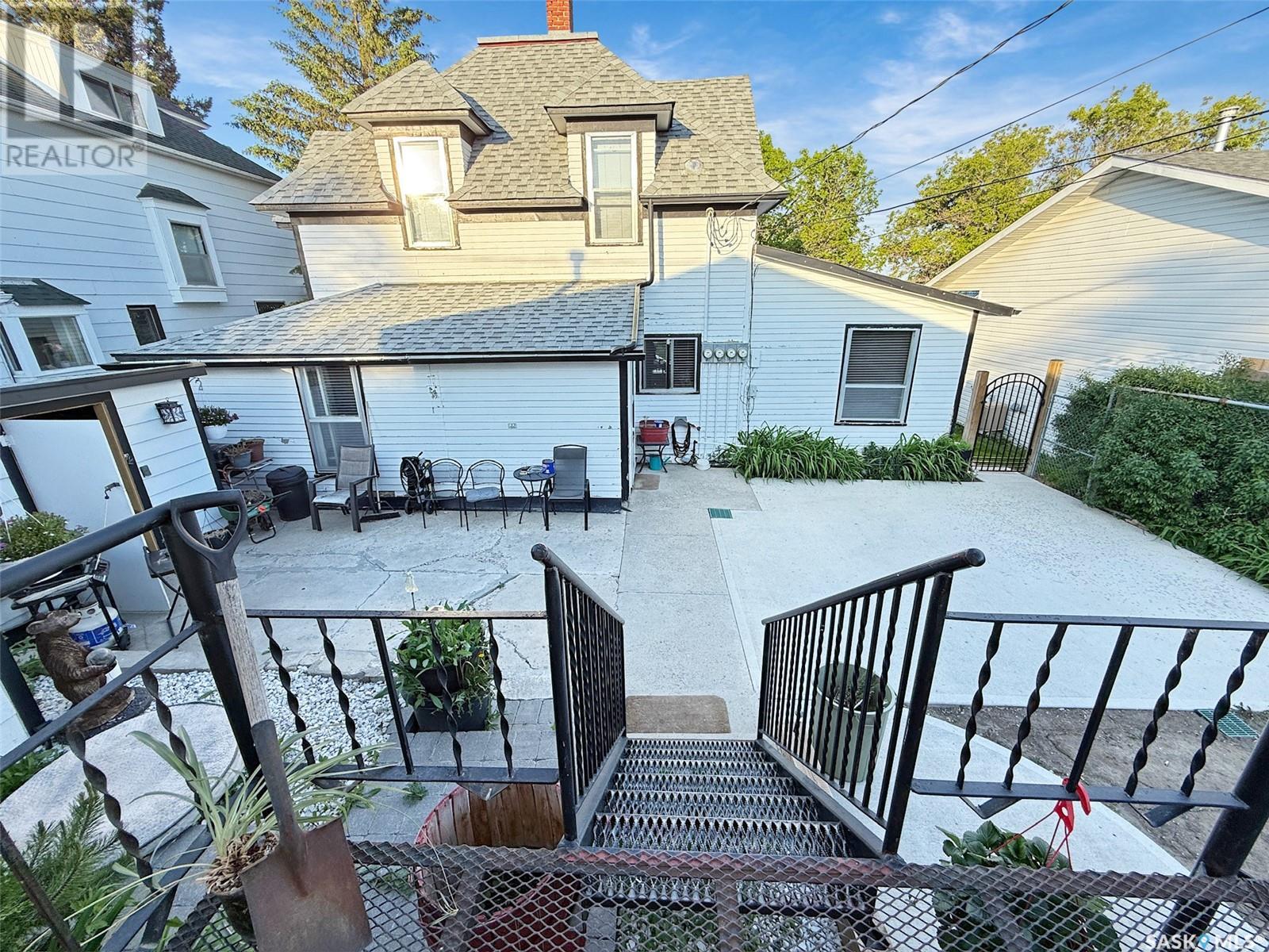 Single Family House 2 Level for Sale in  st AVENUE NW Swift Current 
