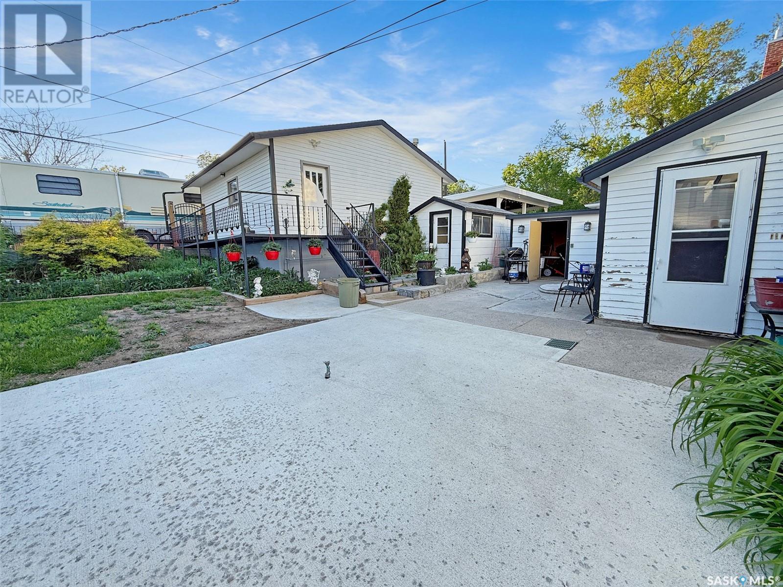 Single Family House 2 Level for Sale in  st AVENUE NW Swift Current 