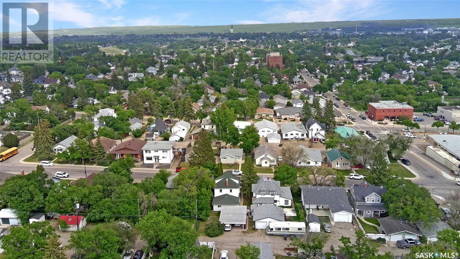 Single Family House 2 Level for Sale in  st AVENUE NW Swift Current 