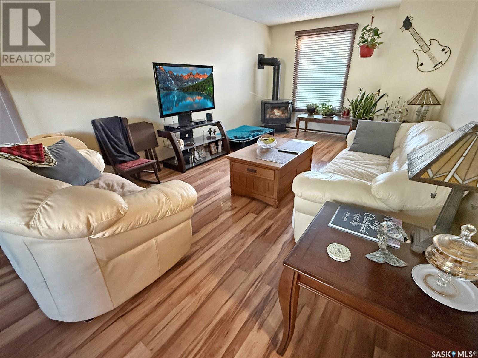 Single Family House 2 Level for Sale in  st AVENUE NW Swift Current 