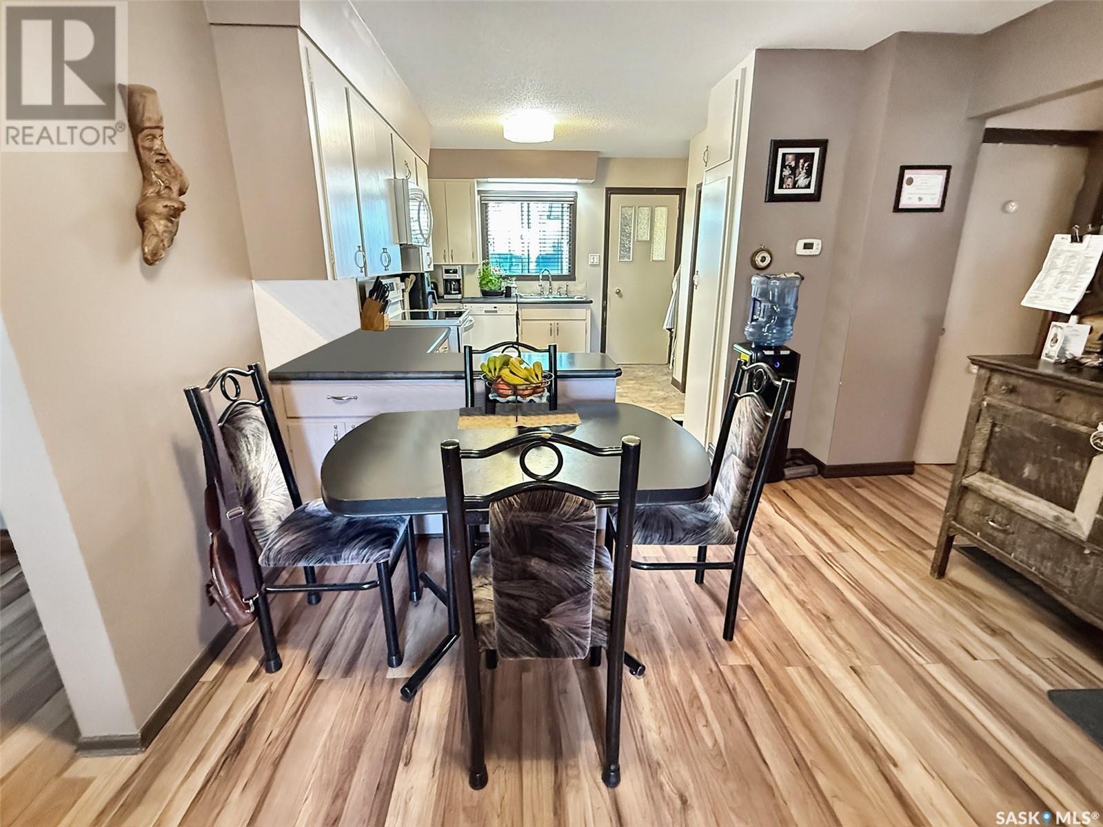 Single Family House 2 Level for Sale in  st AVENUE NW Swift Current 