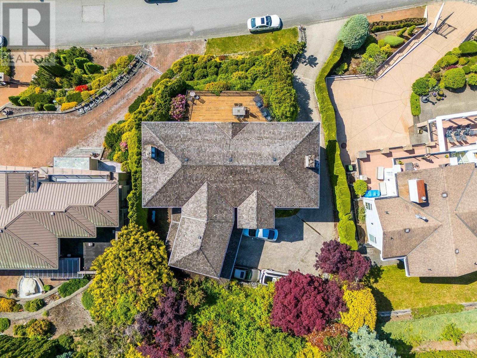 2585 WESTHILL WAY, West Vancouver