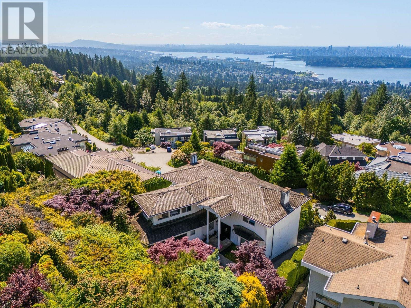 2585 WESTHILL WAY, West Vancouver
