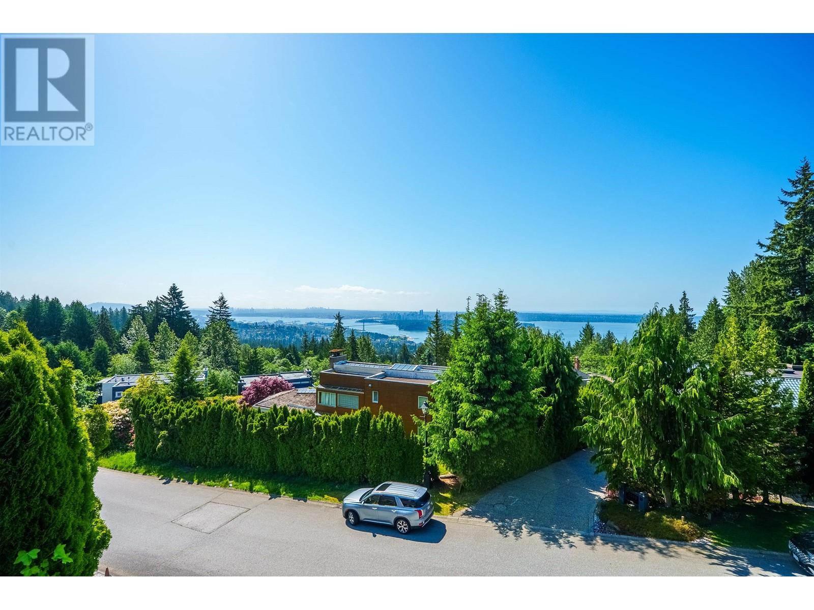 2585 WESTHILL WAY, West Vancouver