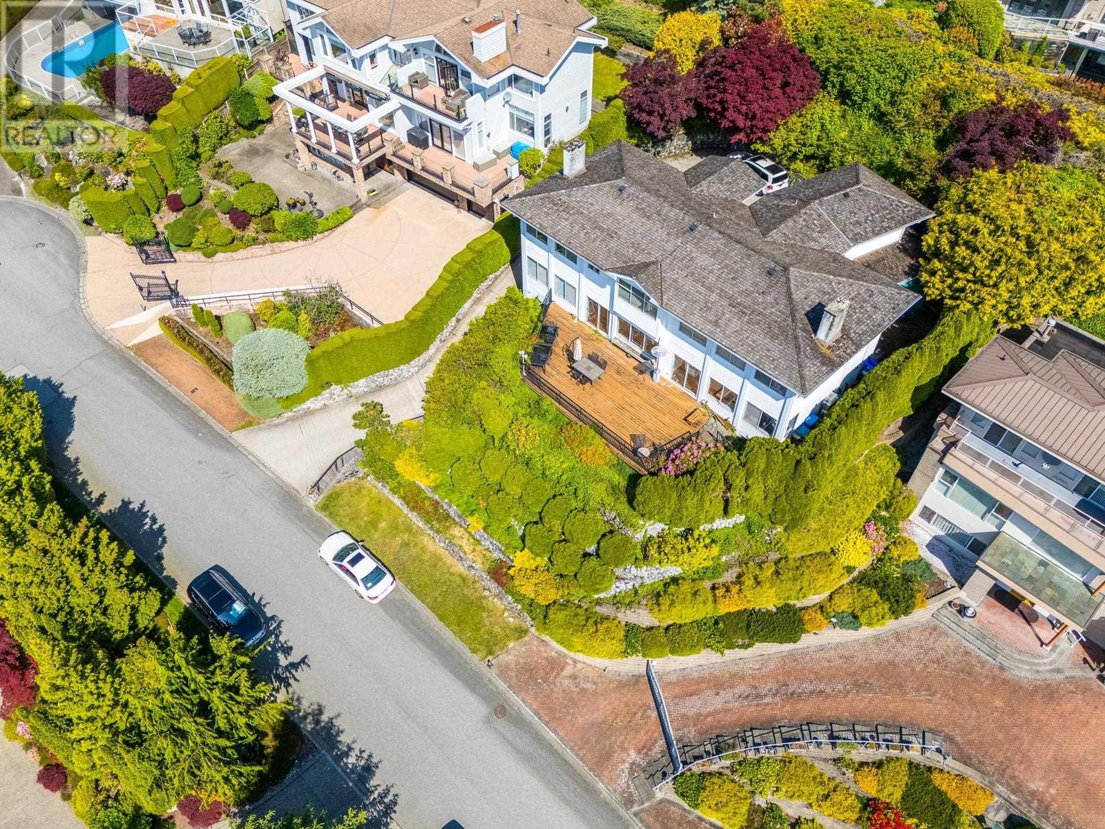 2585 WESTHILL WAY, West Vancouver