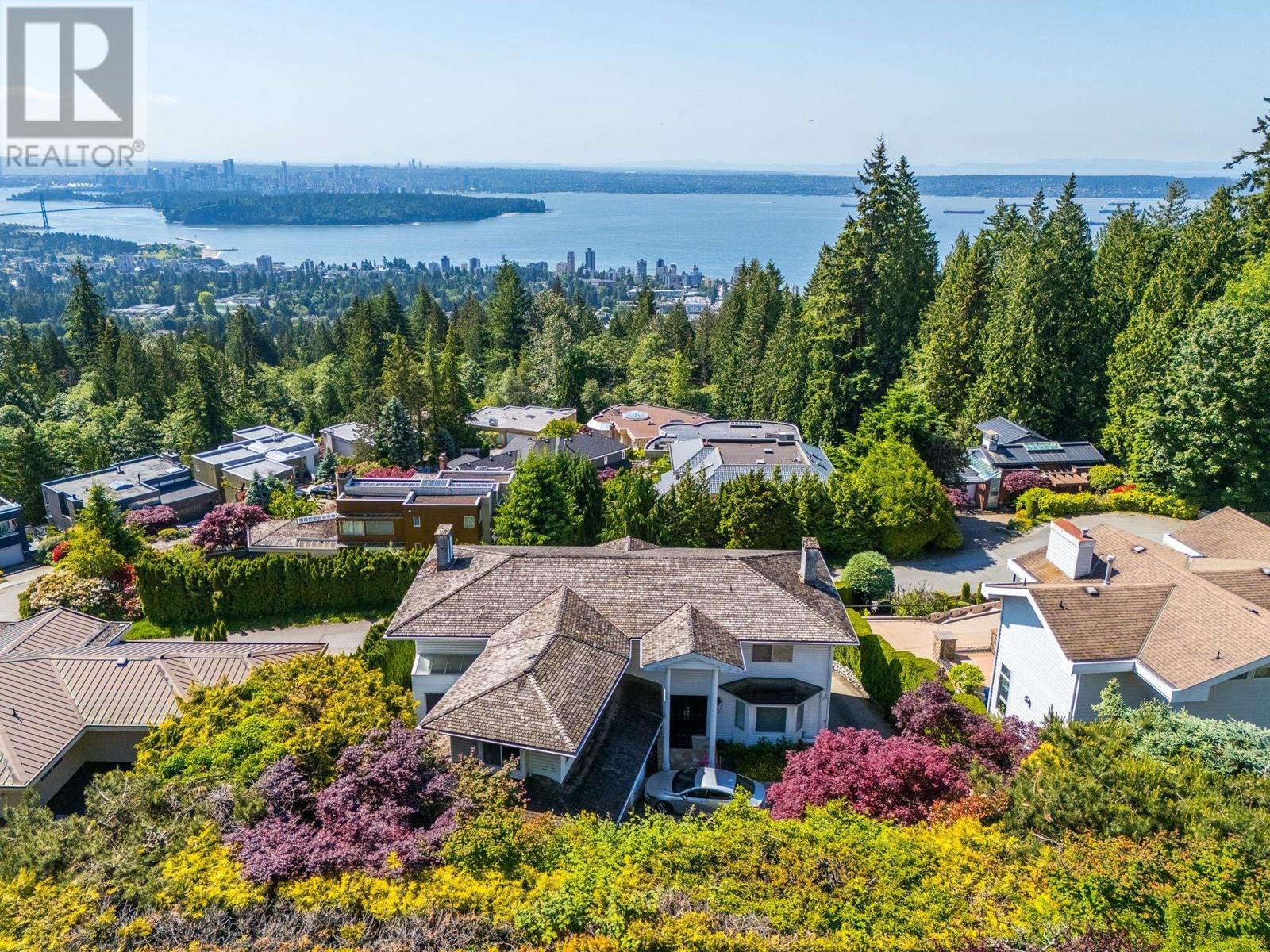 2585 WESTHILL WAY, West Vancouver