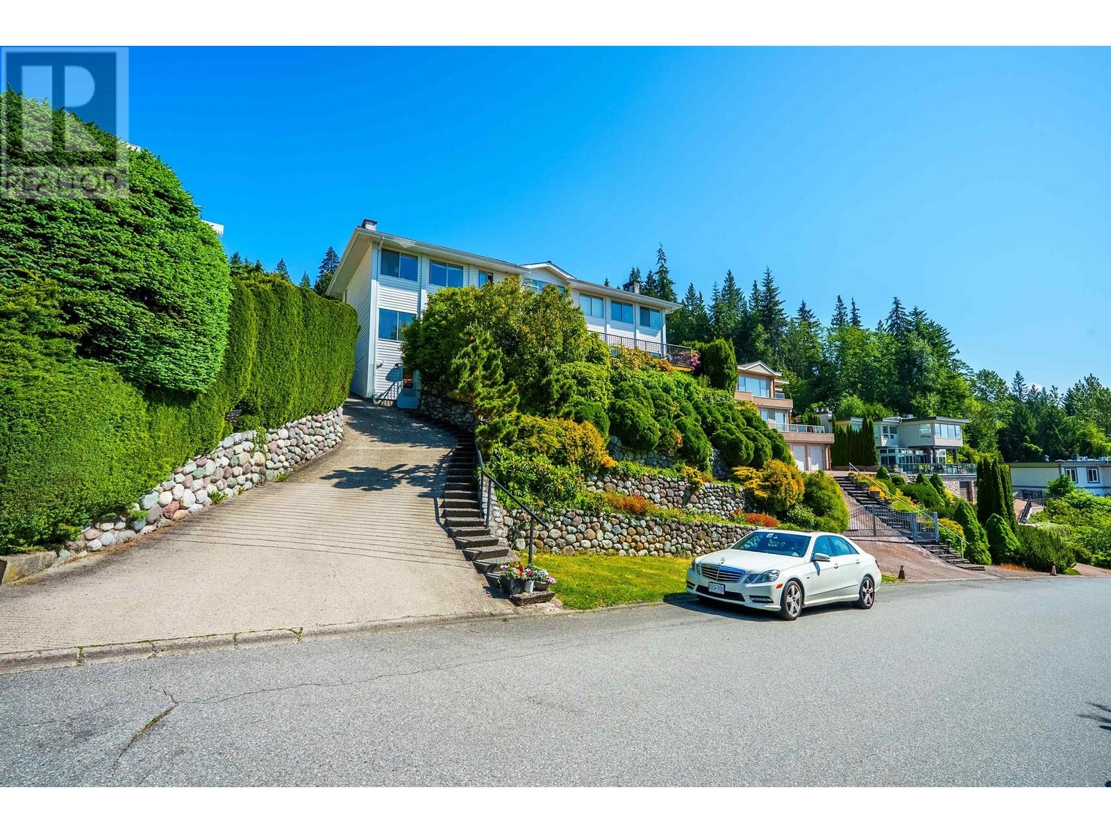 2585 WESTHILL WAY, West Vancouver