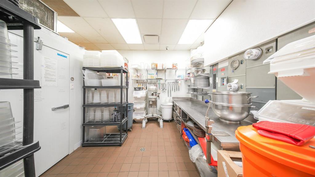 Photo 21 of 2 3116 Roblin Boulevard, Winnipeg MB
