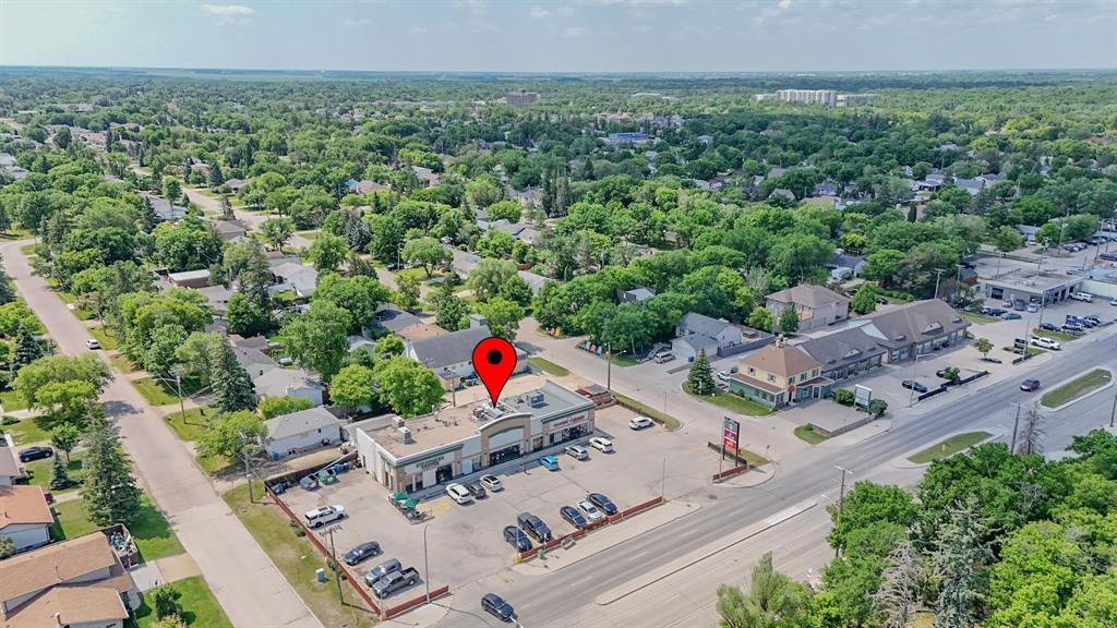 Photo 3 of 2 3116 Roblin Boulevard, Winnipeg MB