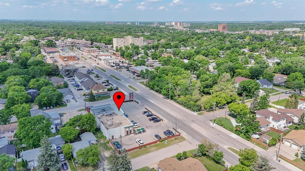 Photo 4 of 2 3116 Roblin Boulevard, Winnipeg MB