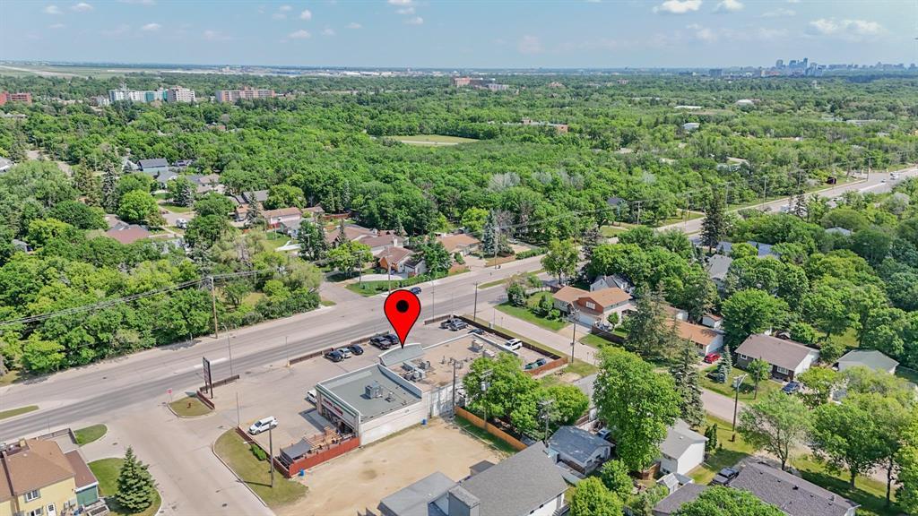 Photo 5 of 2 3116 Roblin Boulevard, Winnipeg MB
