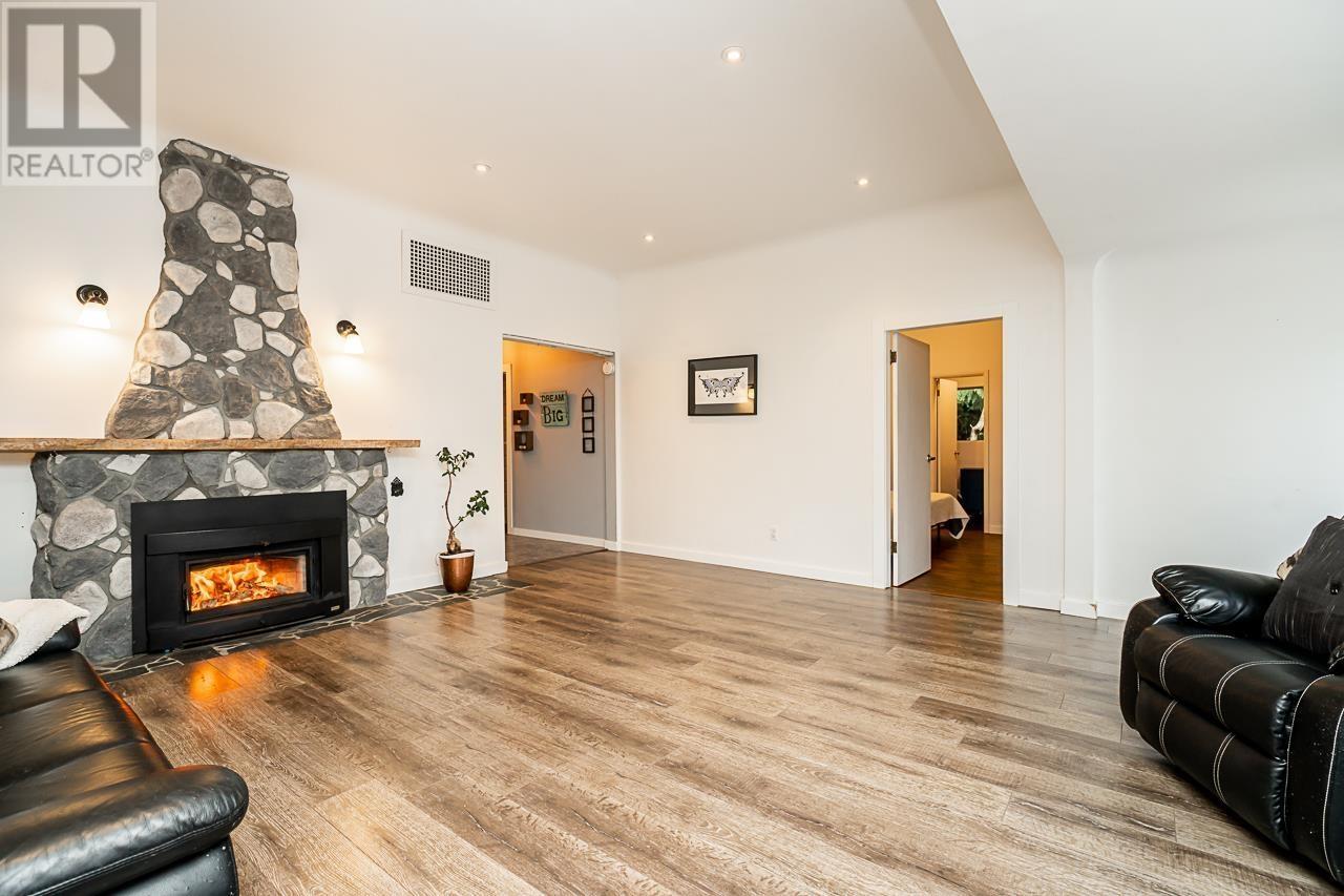 25745 LOUGHEED HIGHWAY, Maple Ridge real estate listing R3011444
