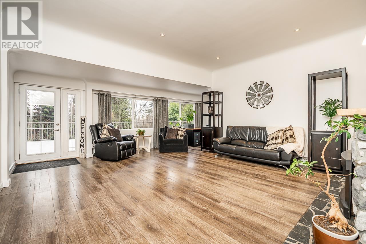 25745 LOUGHEED HIGHWAY, Maple Ridge real estate listing R3011444