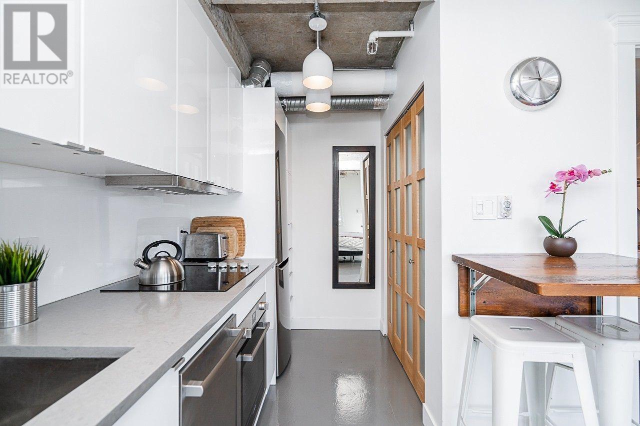 Photo 5 of 27 Alexander Street, Vancouver BC