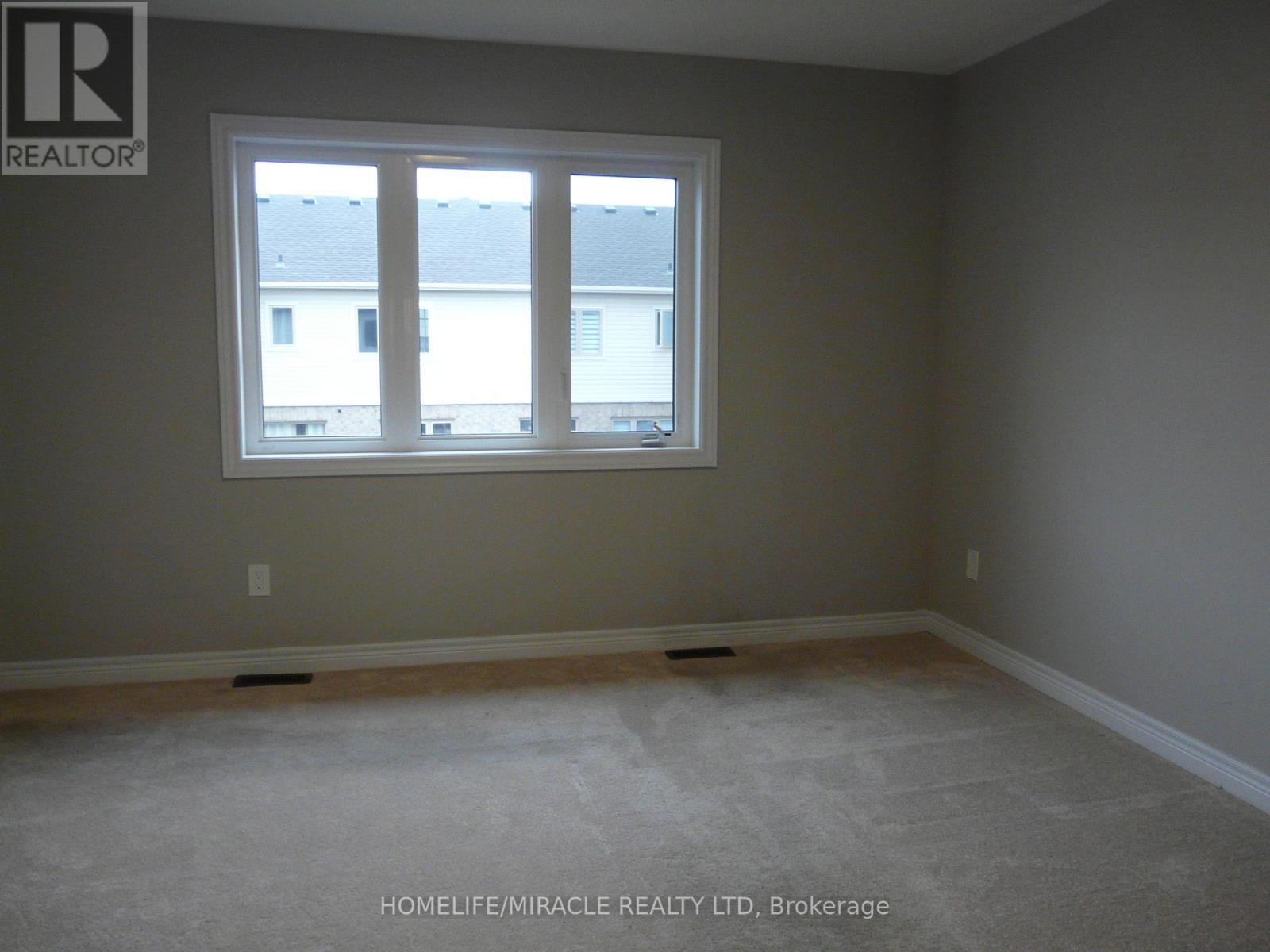 Photo 10 of 66 Clifford Crescent, New Tecumseth ON