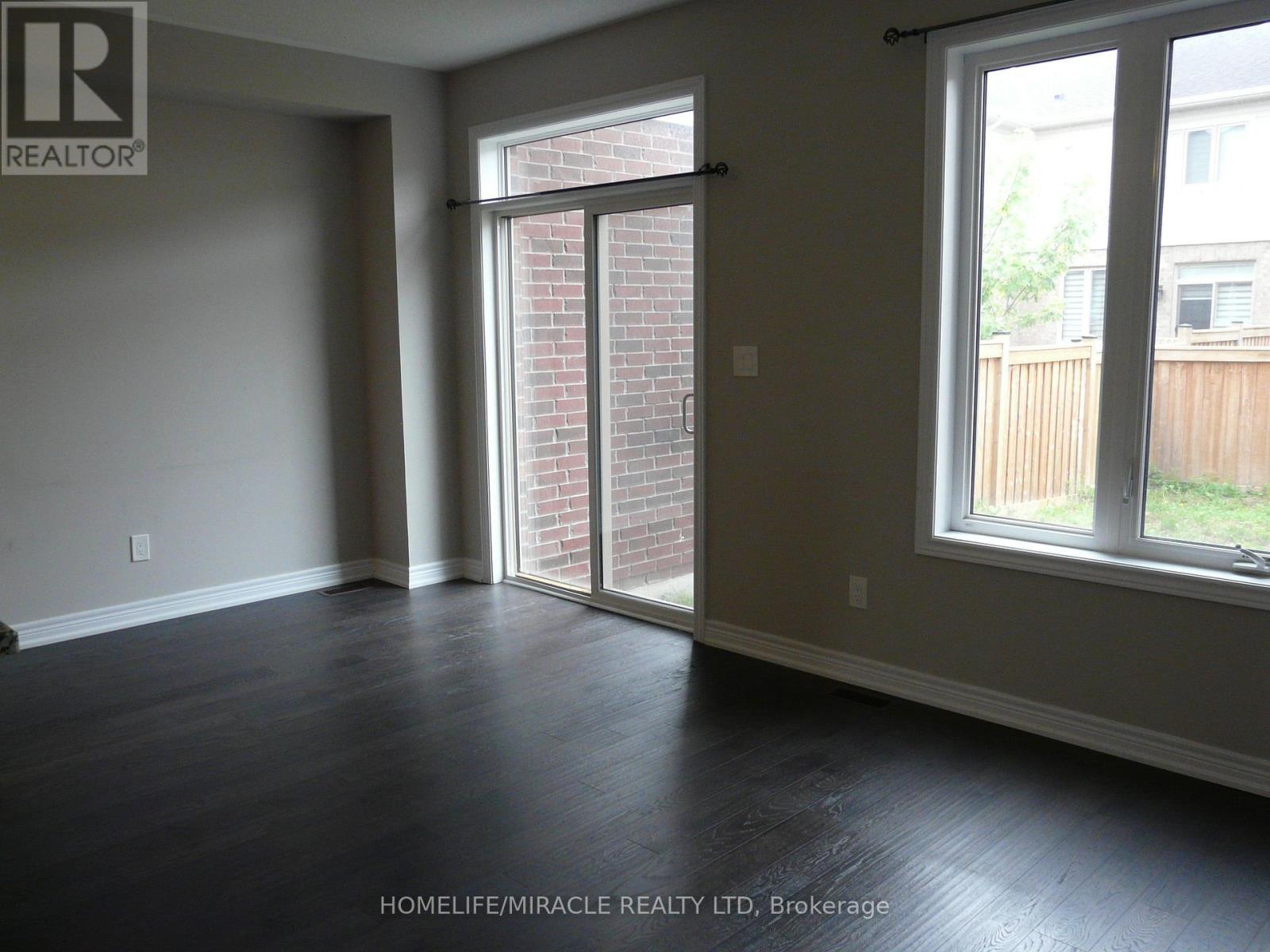 Photo 7 of 66 Clifford Crescent, New Tecumseth ON