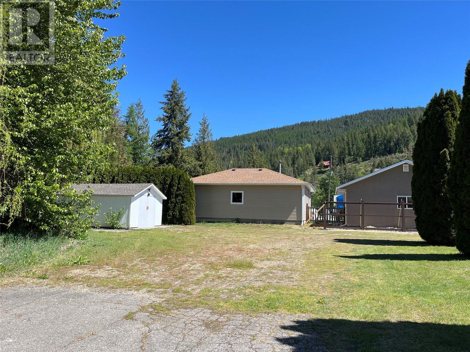  441 Oak Avenue, Sicamous