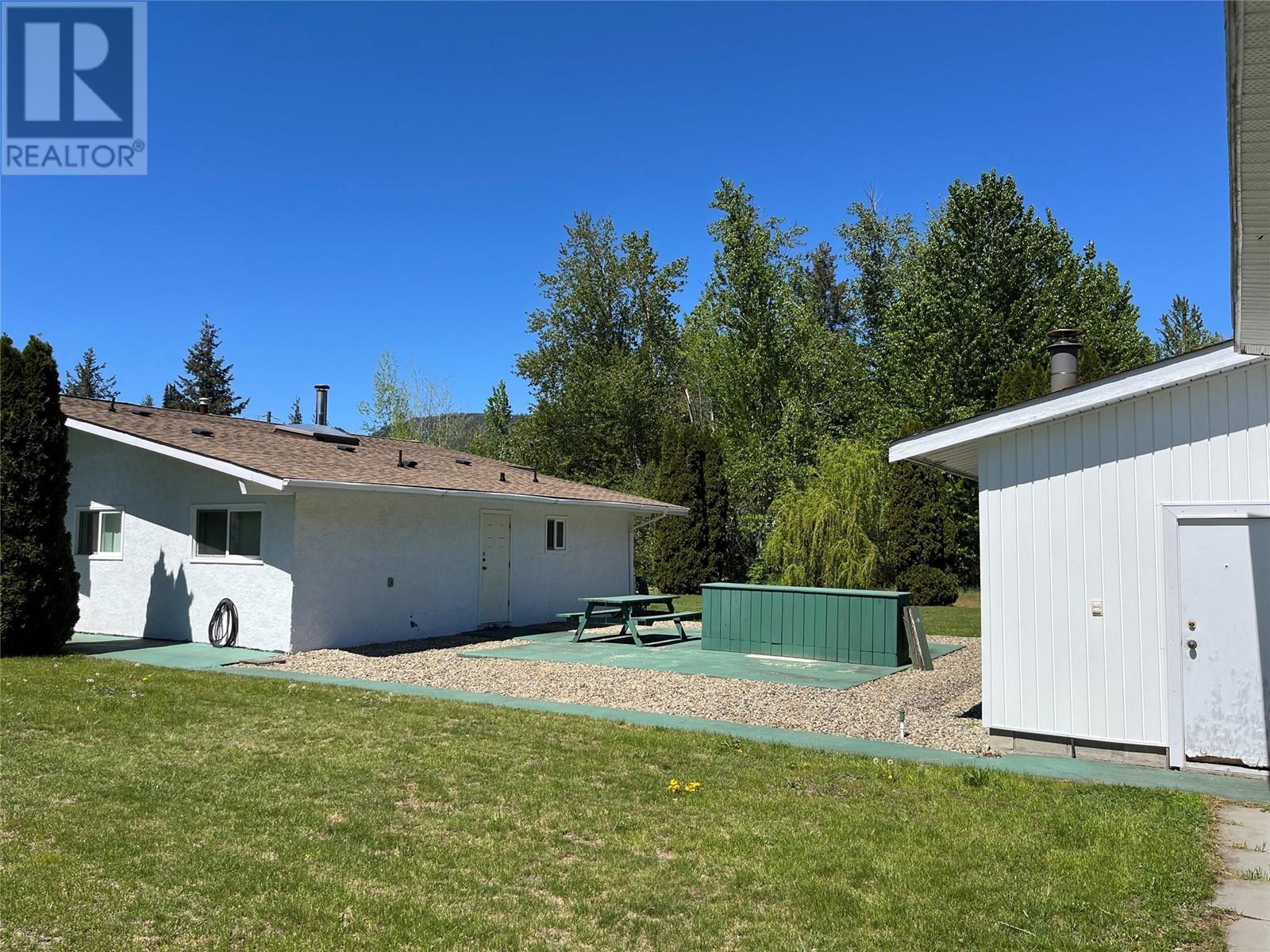  441 Oak Avenue, Sicamous