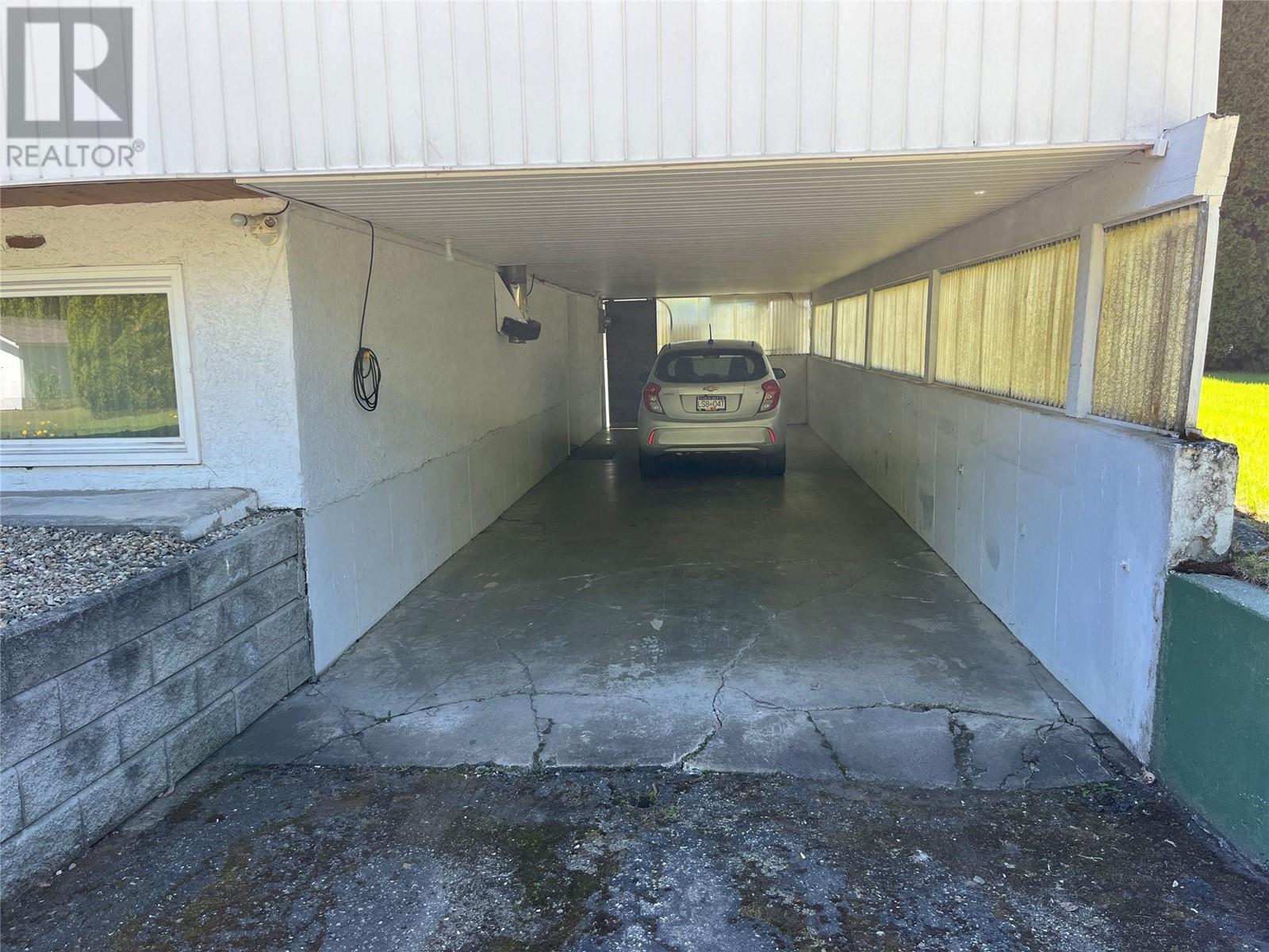  441 Oak Avenue, Sicamous
