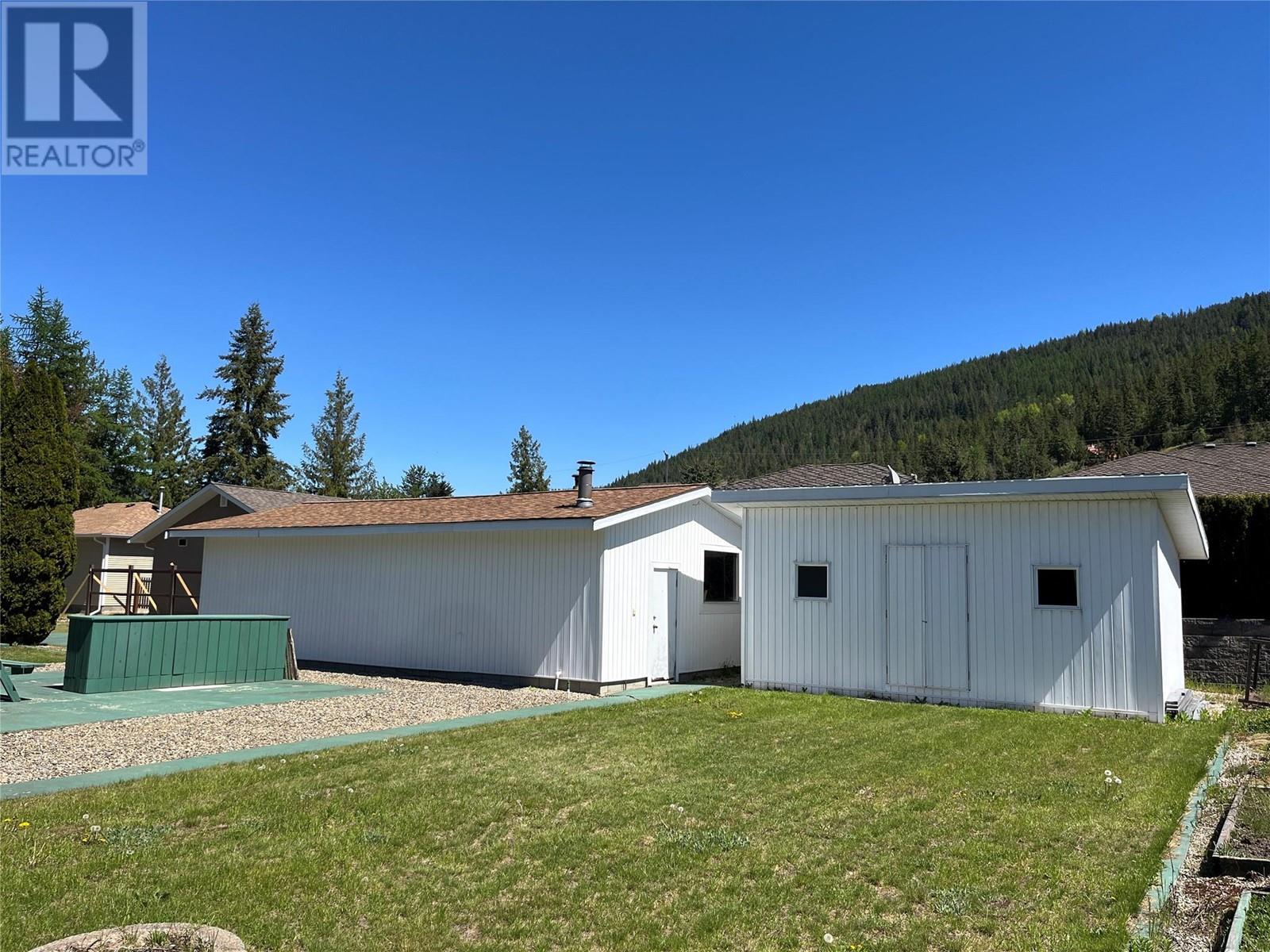  441 Oak Avenue, Sicamous